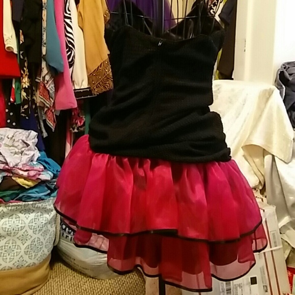 Unique Dress - Picture 2 of 4